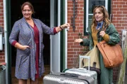 Ingeborg (Carmen Molinar, l.) und Maja Stein (Paula Kalenberg)