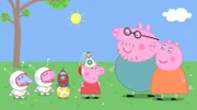 Peppa (3.v.r.) und ihre Familie fahren zum Museum, um dort die Mondausstellung zu sehen. Edmund Elefant (l.), ein Freund von Schorsch, ist auch dabei.