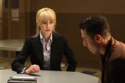 Bei ihren Ermittlungen findet Lilly Rush (Kathryn Morris, l.) heraus, dass während der Ermittlungen in einem Mordfall 1994 Spuren nicht verfolgt und Beweise unterdrückt worden sind. Dylan Noakes (Kirk Acevedo, r.) sitzt möglicherweise unschuldig im Gefängnis ...