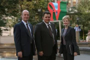 John (John Finn, l.), Nick (Jeremy Ratchford, M.) und Lilly (Kathryn Morris, r.) ermitteln in einem schwierigen Fall ...
