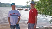 Pascal (re.) und Michael verbringen ein Wellness-Wochenende im Schwarzwald