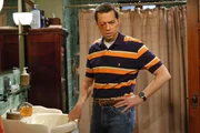 Nachdem Isabella Haushälterin Berta aus dem Haus vertrieben hat, lässt sie Alan (Jon Cryer) ein Geschwür über seinem Auge wachsen ...