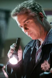 Grissom (William Petersen) ermittelt im Mordfall eines Ehepaares und deren jüngster Tochter. Von dem älteren Mädchen fehlt jedoch jede Spur - was ist passiert?