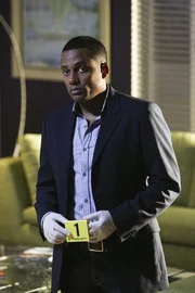 Was hat sich in dem Apartment abgespielt? Dr. Sheldon Hawkes (Hill Harper) sucht nach möglichen Spuren am Tatort. Was hat sich in dem Apartment abgespielt? Dr. Sheldon Hawkes (Hill Harper) sucht nach möglichen Spuren am Tatort.