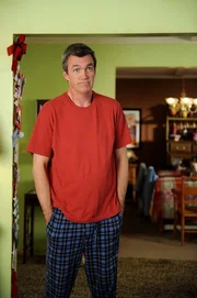 Mike (Neil Flynn) ahnt schon, dass mit dem Besuch von Frankies Eltern Stress in das traute Heim der Hecks einziehen wird ... Mike (Neil Flynn) ahnt schon, dass mit dem Besuch von Frankies Eltern Stress in das traute Heim der Hecks einziehen wird ...