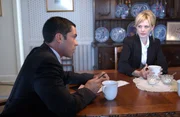 Det. Lilly Rush (Kathryn Morris, r.) und Det. Scott Valens (Danny Pino, l.) versuchen, etwas über einen Mordfall aus dem Jahre 1978 herauszufinden …; Det. Lilly Rush (Kathryn Morris, r.) und Det. Scott Valens (Danny Pino, l.) versuchen, etwas über einen Mordfall aus dem Jahre 1978 herauszufinden