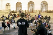 Wie aber soll man der Unmengen an Plastik Herr werden, die täglich an einem der schönsten Strände der Welt landen? Die Brasilianer nehmen ihr Schicksal selbst in die Hand, wie hier bei einer Infoveranstaltung auf der Cinelândia (Praça Floriano Peixoto).