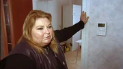 Getreu dem Motto: "Mein Wunsch ist sein Befehl" übernimmt Kerstin die Bauleitung in dem gemeinsamen Schnäppchenhaus