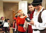 Wege zum Glück Kapitel 381 Staffel 1, Episode 381 Max findet das Überwachungsband des Feuers in der Manufaktur: Gisa Zach als Nina, Ralph Schicha als Tobias, Jost Pieper als Max