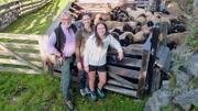 Josef, Miriam und Soraya Schett auf der Alm.