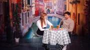 Sophie Passmann und Tommi Schmitt freuen sich auf eine neue Ausgabe ihrer gemeinsamen Talkshow.