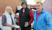 Trödelexperte Otto Schulte (re.) mit Peter und Ingrid