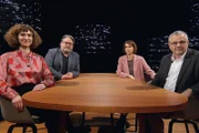 v.li.: Laura Wiesböck, Soziologin und Autorin, Moderator Wolfram Eilenberger, Moderatorin Barbara Bleisch und Heiner Lachenmeier, Psychiater