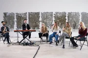 Die Texte auf Bastilles 2024 veröffentlichtem Album „&“ (Ampersand) sind inspiriert von Persönlichkeiten wie Edvard Munch, Marie Curie oder Leonard Cohen.