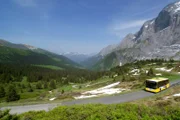 Mit dem Postauto durch die Schweiz Durchs wildromantische Rosenlauital Die Rosenlaui-Linie führt durch eine beeindruckende Bergkulisse
