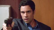 Det. Nick Amaro (Danny Pino) wird vorgeworfen das tote Callgirl vor ihrem Tod angemacht zu haben. Wutentbrannt bedroht er einen Undercover-Polizisten mit einer Waffe, der das Gerücht verbreitet haben könnte...