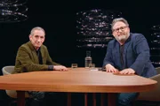 v.li.: Douglas Rushkoff, Medientheoretiker und Digitalpionier, und Moderator Wolfram Eilenberger