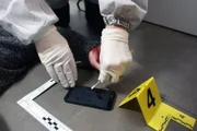 Einstein DNA-Verbrecherjagd: spektakuläre Fälle und die Schweizer Realität Auf Verbrecherjagd mit modernen Gen-Analysen