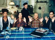 Polizeikontrolle: Sandra Moser als Annekäthi Tobler, Trudi Roth als Tante Martha, Erich Vock als Polizist, Walter Andreas Müller als Hans Meier, Beat Marti als Bruno Caduff
