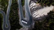 Serpentinen führen von der Ofenpasshöhe ins Tal hinunter.