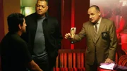 Ihre Ermittlungen führen Dr. Raymond Langston (Laurence Fishburne, 2.v.li.) und Captain Brass (Paul Guilfoyle, re.) in das "Lucha Libre", einem Ort, an dem eine spezielle Kampfart ausgeübt wird. Kannten die Gäste das Opfer Sylvia Mallick?