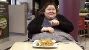 Manja gönnt sich eine Auszeit vom Pflegeheim-Essen.; Manja gönnt sich eine Auszeit vom Pflegeheim-Essen.