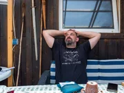 Martin wurde während seiner Einsätze für die Bundeswehr traumatisiert. Viele Jahre später holen ihn die Ereignisse von damals wieder ein.