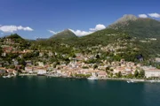 Mit dem Postauto durch die Schweiz Im Palm Express bis ins Tessin Menaggio:  Zwischenstopp des Palm Express’ am Comersee