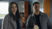 Jessica Knight (Katrina Law, l.); Nick Torres (Wilmer Valderrama, r.)