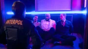 V. li. n. re.: Stulle (Frederick Lau), Barro (Veysel Gelin) und Giovanni (Moritz Bleibtreu) bekommen Besuch von draußen