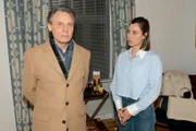 Für den Kampf gegen Zoe holt Gerner (Wolfgang Bahro) Matilda (Anna-Katharina Fecher) in die Bank zurück.