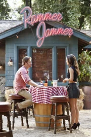 Das Verhältnis zwischen George (Scott Porter, l.) und Zoe (Rachel Bilson, r.) ist mehr als angespannt ...