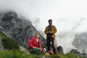 Frühling – Gute Väter, schlechte Väter Die beiden Bergsteiger ignorien das gefährliche Wetter: Rebecca Rudolph als Helen, Simon Böer als Peter