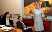 Voller Spannung verfolgen David (Mathis Künzler, l.) und Max (Alexander Sternberg, M.) Lisas (Alexandra Neldel, r.) Präsentation für die Bank. Wird sie es schaffen, den Kredit zu bekommen?