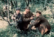 Helena Slomova (Tovah Feldshuh), Onkel Sascha (Lee Montague) und Rudi Weiss (Joseph Bottoms, r) gehören zu einer jüdischen Partisanenbrigade.