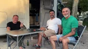 Otto (li.), Sükrü und Mauro am Camper. Es steht eine Grundreinigung an.