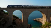 Viadukt vor dem Dörfchen Niolon. Darunter führt einer der schönsten Wanderwege an der Cote Bleue hindurch, überhaupt bietet sich die Bahn für Wanderer hervorragend an.