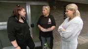 Lavinia (li.) ist sauer auf ihren Verlobten und berichtet auch Mama Silvia von der Entdeckung und dem Kisteninhalt?