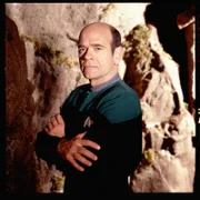 Doktor Lewis Zimmerman (Robert Picardo)