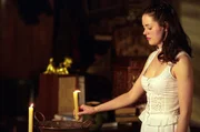 Paige (Rose McGowan) sträubt sich dagegen und möchte um alles in der Welt ihre Kräfte behalten, doch wie der Schicksalsengel anfangs sagte: Es sind nur zwei Stimmen nötig ...
