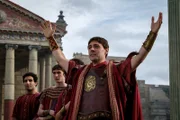 Gaius (Matthew McNulty, re.)