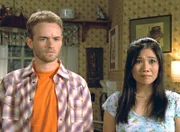 Christopher Masterson (Francis), Emy Coligado (Piama Tananahaakna).