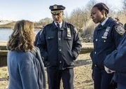 (v.l.n.r.) Detective Crystal Morales (Elizabeth Rodriguez); Assistant Chief John Suarez (Jimmy Smits); Deputy Inspector Regina Haywood (Amanda Warren)