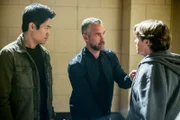(v.li.): David Lim (Victor Tan), Jay Harrington (David Kay)