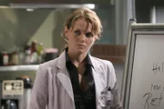 Dr. House entschließt sich zu einer drastischen operation eines neunjährigen Mädchens, das an Halluzinationen leidet. Dr. Allison Cameron (Jennifer Morrison) weiß nicht so recht, was sie davon halten soll.