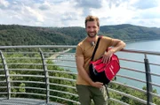 Urlaub am Wasser? Da hat das Sauerland einiges zu bieten. Daniel Aßmann erlebt jede Menge Abenteuer rund um die großen Stauseen. - Daniel Aßmann am Biggesee.