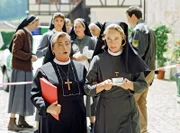 Schwester Camilla (Ann-Kathrin Kramer, re.) vertraut darauf, dass ihr ihre Lüge verziehen wird - geht es doch um die Unschuld einer potentiellen Nonne!