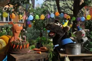 Finchen glaubt, das Pferd und Wolle ihren Geburtstag vergessen haben - im Garten der Möhre erwartet sie eine Überraschung.