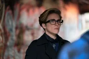 Mrs. Jones (Vicky McClure) hat das ungute Gefühl, dass ein doppeltes Spiel gespielt wird. Steckt vielleicht doch mehr hinter dem, was ihre Kollegen glauben zu wissen?