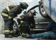 Chicago Fire Harte Zeiten - When Things Got Rough Staffel 2, Episode 17 Heikle Situation: Jesse Spencer als Matthew Casey, Taylor Kinney als Kelly Severide